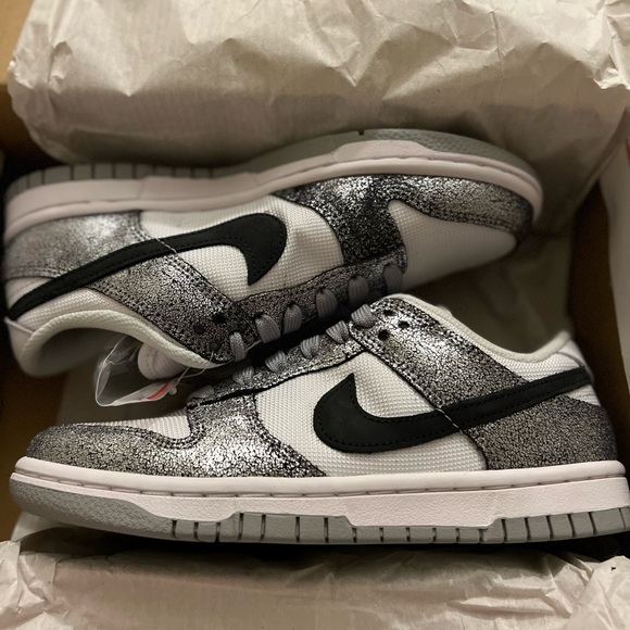 women dunk low golden gals